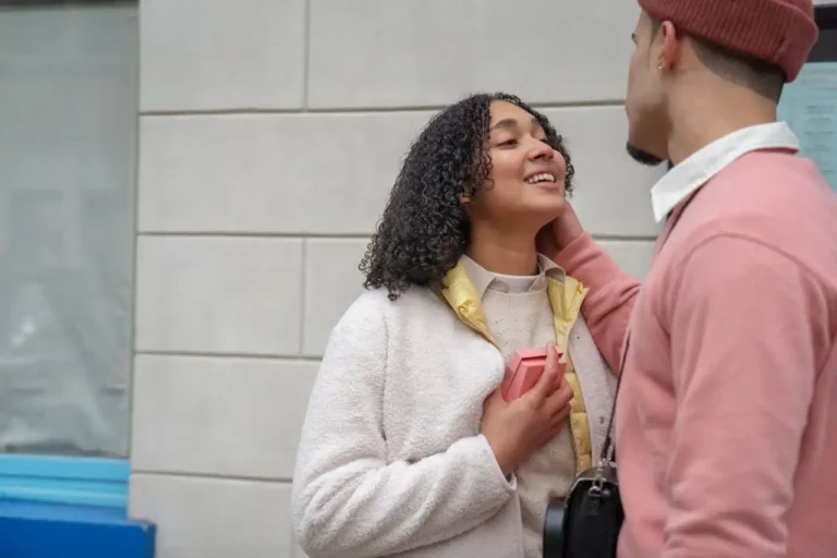 15 Subtle Signs a Guy is Playing You