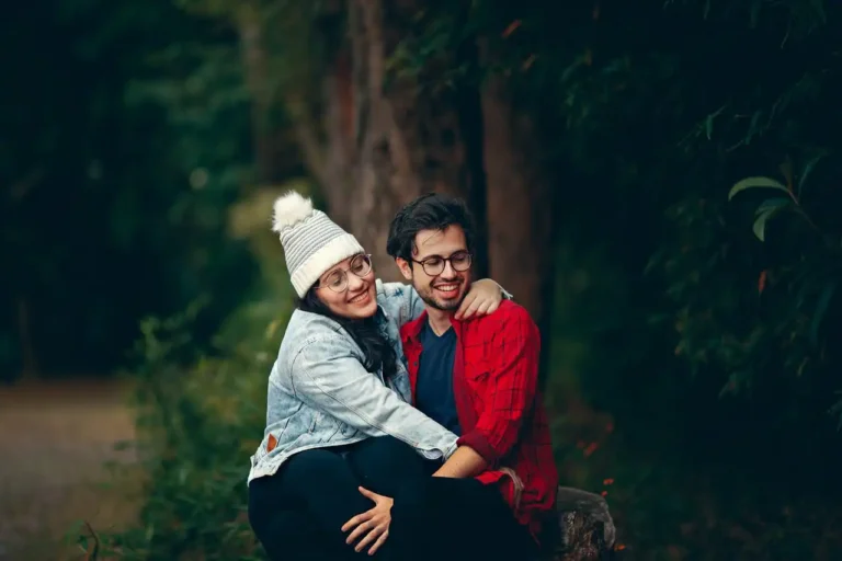 10 Signs a Woman Is Crushing on Your Husband