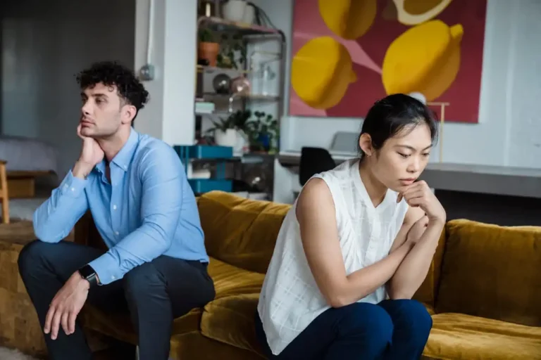 9 Signs Your Marriage is Painfully Boring