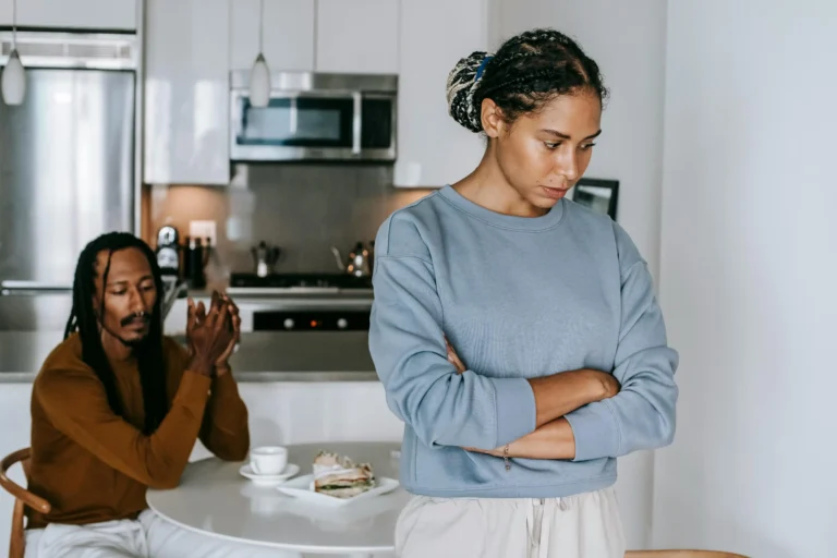 14 Warning Signs He Will Cheat On You